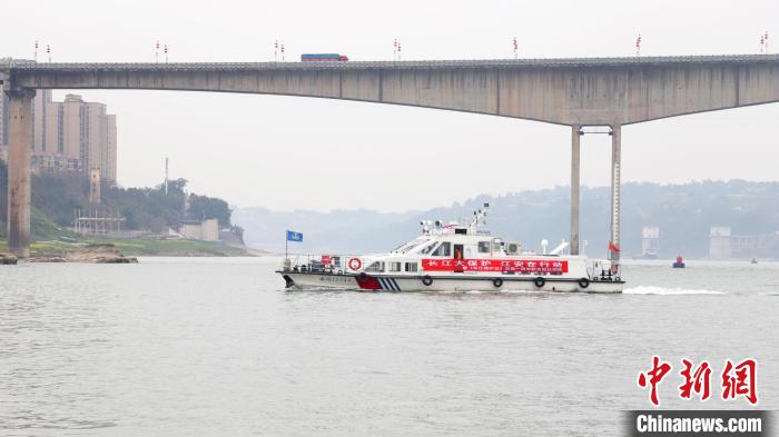 聯(lián)合巡江守護(hù)活動(dòng)現(xiàn)場(chǎng)?！〗部h融媒體中心 攝