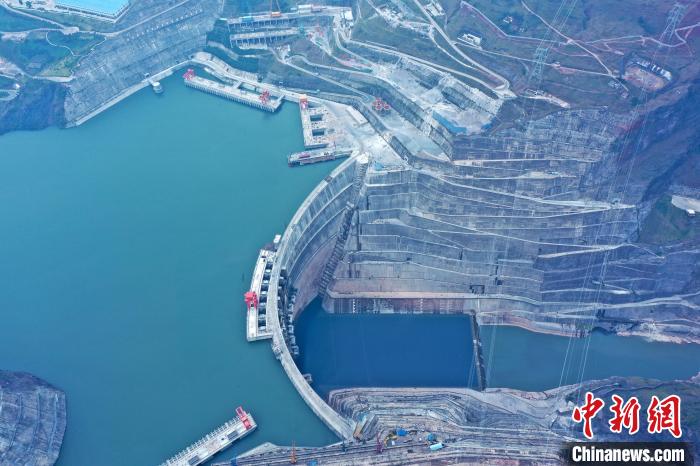 圖為白鶴灘水電站?！∷娝木止﹫D