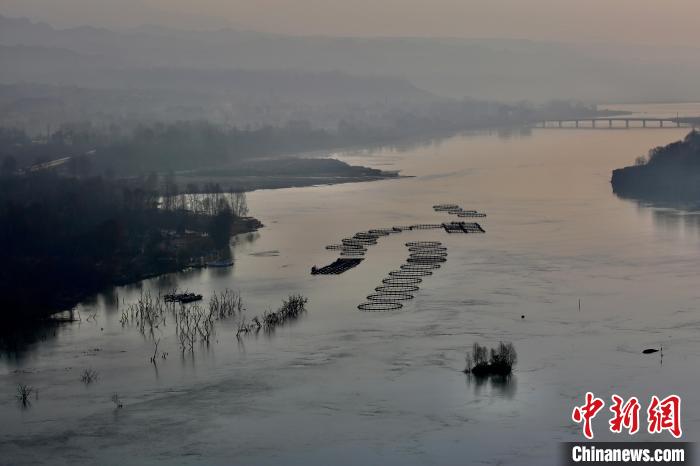 圖為冷水魚養(yǎng)殖。　李玉峰 攝