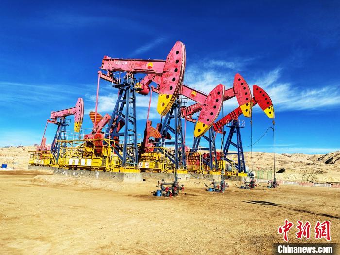 圖為青海油田采油基地。　孫睿 攝