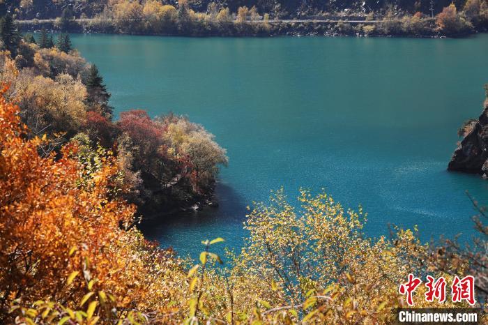 松坪溝風(fēng)光?！⑼?攝