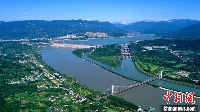 2022年夏季三峽工程為中下游補(bǔ)水。(資料圖) 湯偉 攝