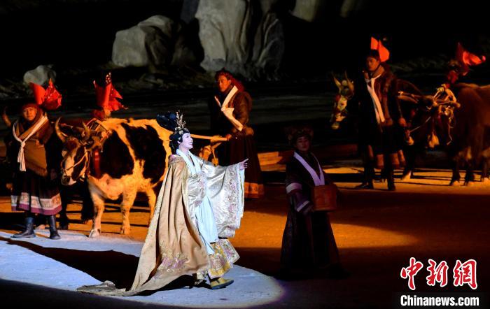 3月17日，西藏拉薩，《文成公主》大型史詩劇演出現(xiàn)場(chǎng)。　李林 攝