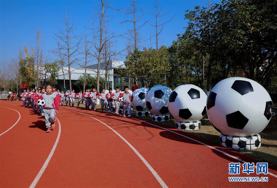 (教育)(4)冬季校園開(kāi)啟“足球嘉年華”