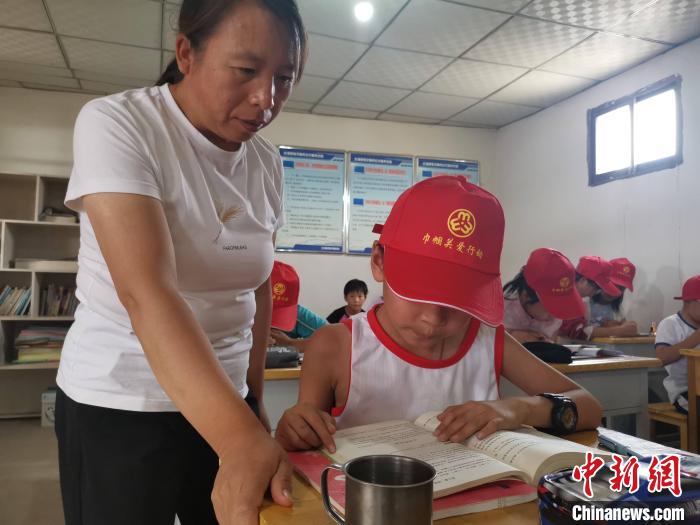 甘肅鄉(xiāng)村巾幗標兵干一行愛一行：教書、建勞務(wù)施工隊成“大拿”