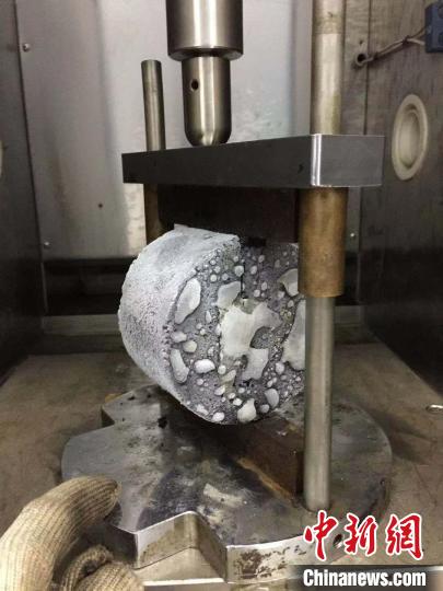 通訊:從放羊娃到博士生他的夢(mèng)想是“修一條路”