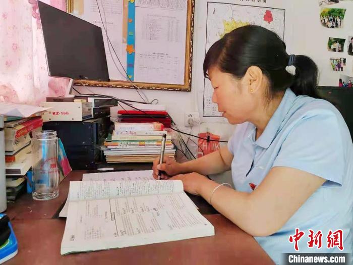 甘肅環(huán)縣“全能老師”堅(jiān)守“麻雀學(xué)校”：學(xué)生在，我就在