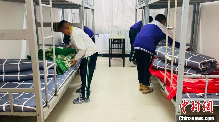 青?，敹嗟卣馂?zāi)后重建見聞：從帳篷教室到分區(qū)上課