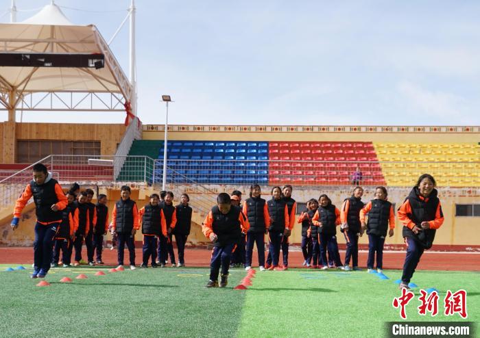 圖為孩子們正在進(jìn)行訓(xùn)練?！●R銘言 攝