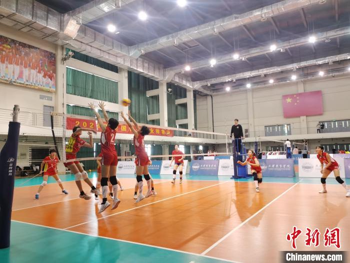 圖為全國青少年女排在天津進行集訓?！√旖蝮w育學院供圖