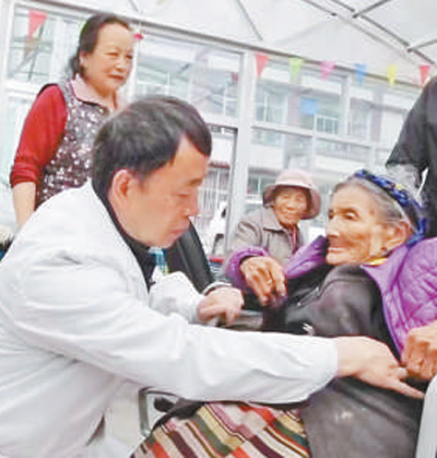 傾情助人,守護(hù)鄉(xiāng)親健康
