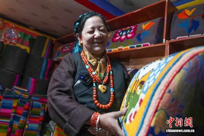 西藏崗巴:指尖技藝變經(jīng)濟(jì)合作社助力婦女增收促振興