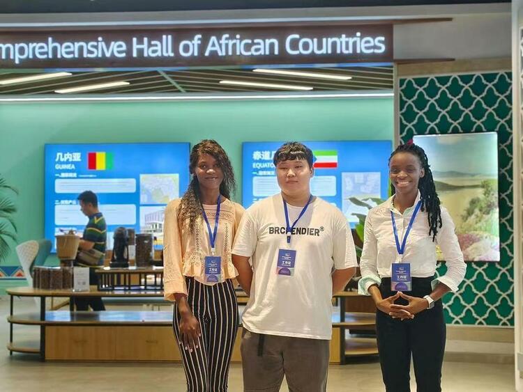 遇見(jiàn)中國(guó)|赤道幾內(nèi)亞的姑娘娜緹:“來(lái)中國(guó)學(xué)習(xí)是我一直以來(lái)的夢(mèng)想”