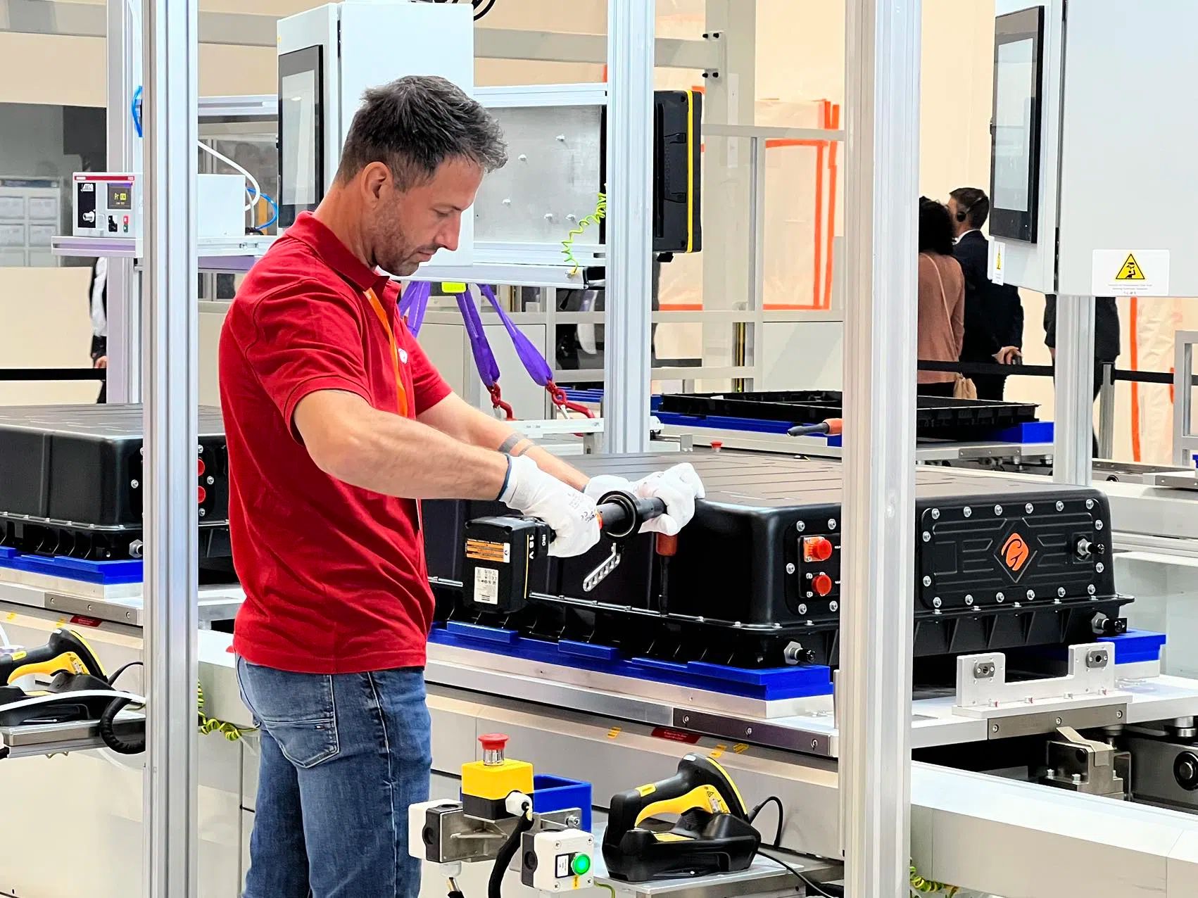 2023年9月國軒高科哥廷根工廠首款電池產(chǎn)品線投產(chǎn)。人民網(wǎng)記者 李強攝