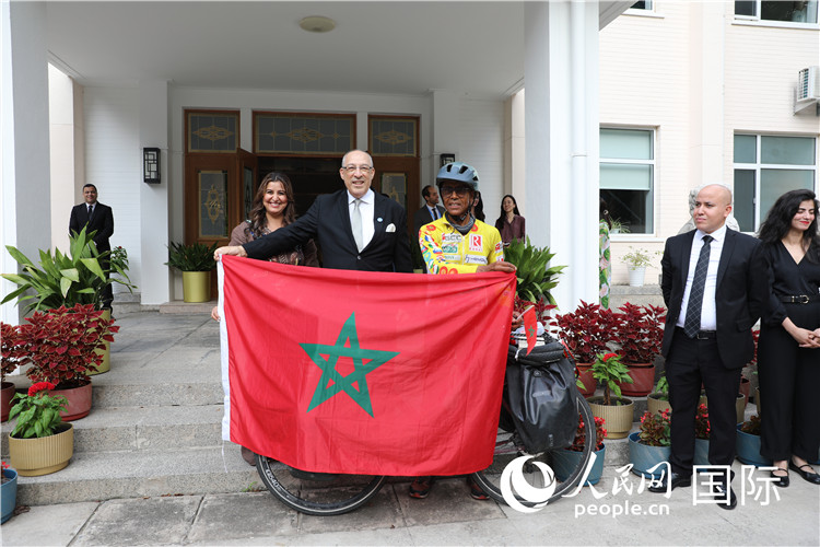 9月6日，摩洛哥駐華大使阿卜杜勒卡迪爾·安薩里在大使官邸舉行儀式，歡迎并招待卡里姆·穆斯塔。人民網(wǎng)記者 王晶攝