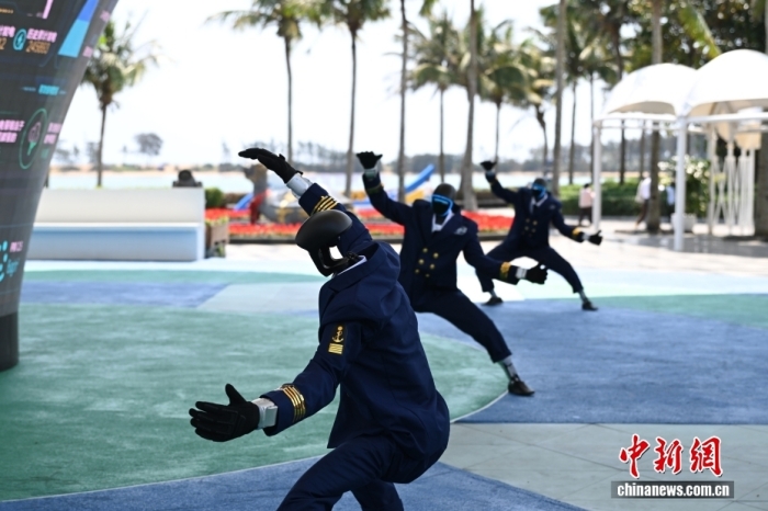 3月24日，海南博鰲，機(jī)器人進(jìn)行舞蹈表演。博鰲亞洲論壇2026年年會(huì)于3月24日至27日在海南博鰲舉行。<a target='_blank' href='/'><p  align=