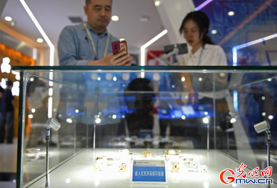 組圖丨AI、網(wǎng)絡(luò)安全、跨境電商……數(shù)字經(jīng)濟如此 “陜”耀