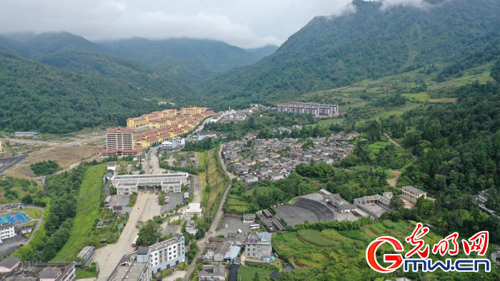 云南騰沖:小小“火塘?xí)?打通服務(wù)群眾“最后一公里”