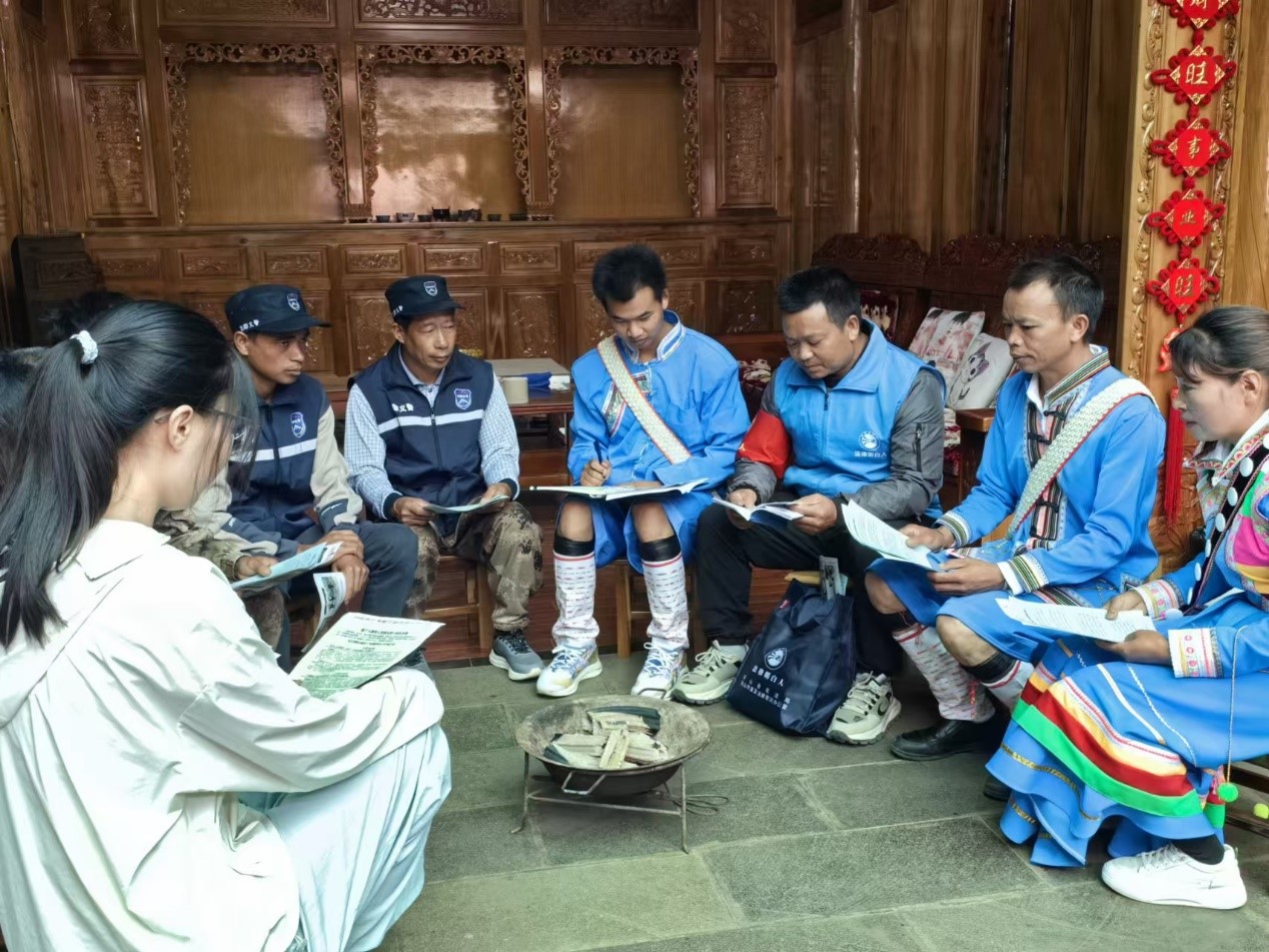 騰沖市猴橋鎮(zhèn)猴橋村國(guó)門新村舉辦火塘?xí)?。人民網(wǎng)記者 孝金波攝