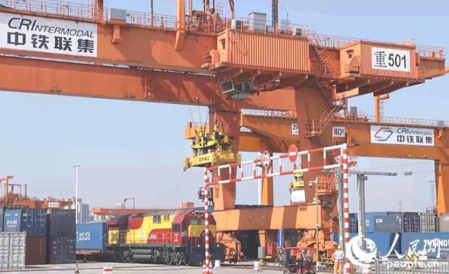 位于重慶國際物流樞紐園區(qū)的重慶鐵路集裝箱中心站。 人民網記者 劉祎攝