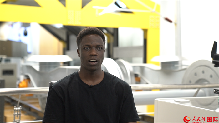 北京交通大學(xué)肯尼亞籍留學(xué)生阿布接受人民網(wǎng)采訪。人民網(wǎng) 周琳佳 攝