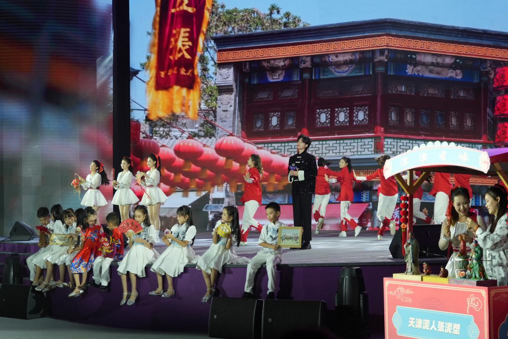 《津門謠》節(jié)目現(xiàn)場。人民網(wǎng)記者 于凱攝