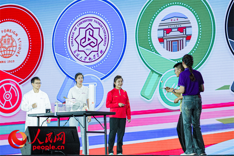 陳夢與南開學子互動。人民網(wǎng)記者 于凱攝