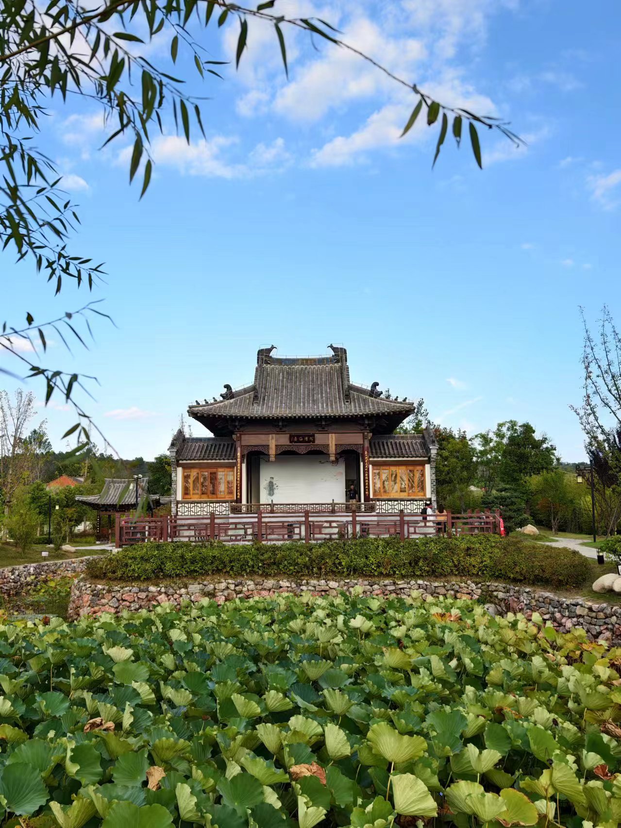 【2024打卡中國(guó)】穿越時(shí)空的對(duì)話(huà)：外國(guó)網(wǎng)紅探索包公故里文化園（組圖）_fororder_微信圖片_20240923164158