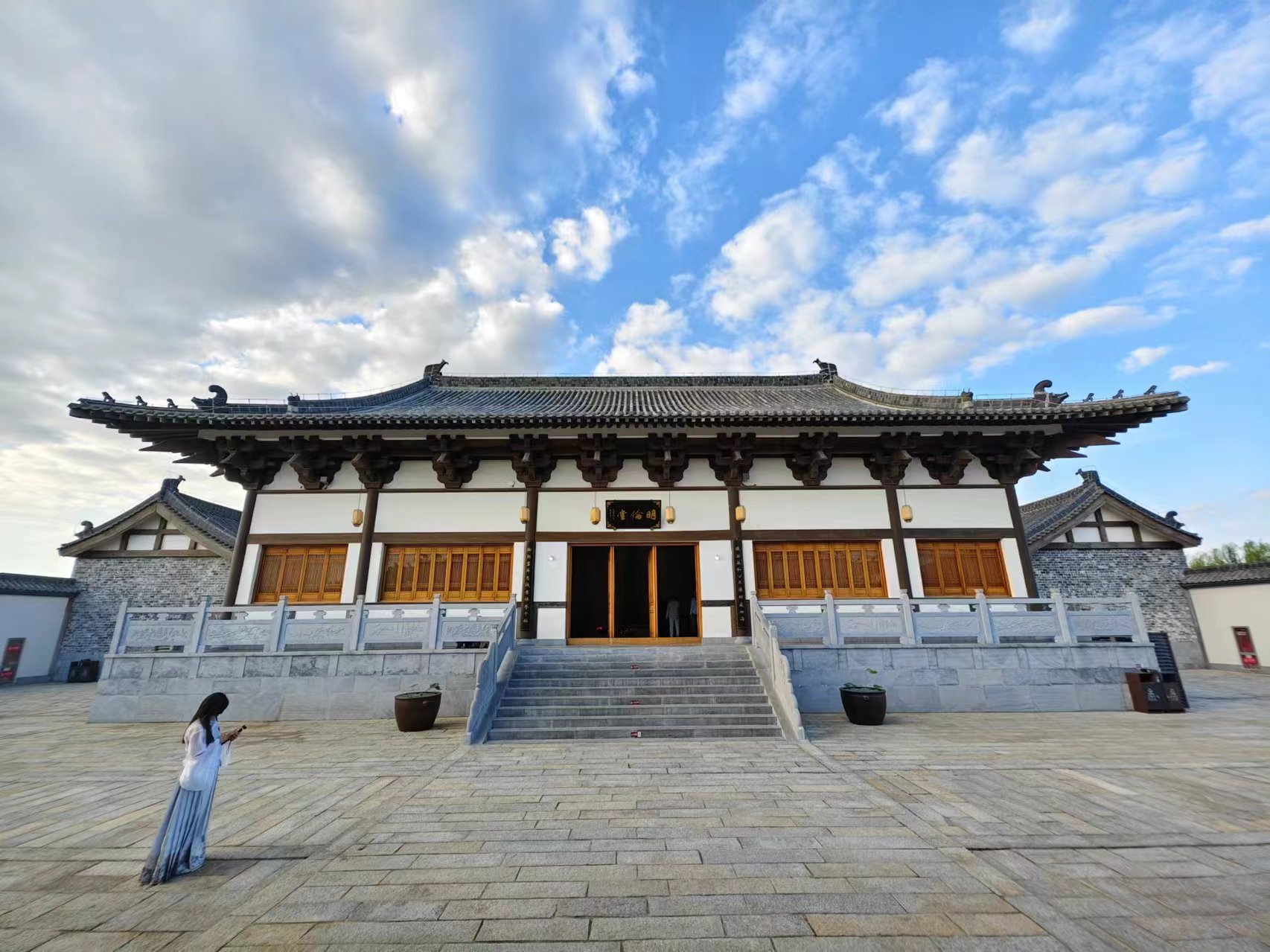 【2024打卡中國(guó)】穿越時(shí)空的對(duì)話(huà)：外國(guó)網(wǎng)紅探索包公故里文化園（組圖）_fororder_微信圖片_20240923170251