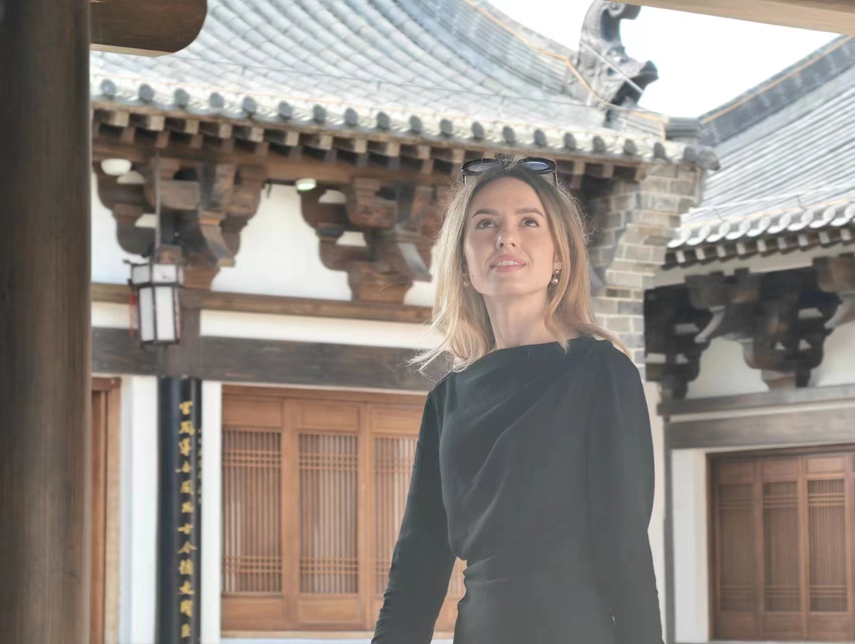 【2024打卡中國(guó)】穿越時(shí)空的對(duì)話(huà)：外國(guó)網(wǎng)紅探索包公故里文化園（組圖）_fororder_微信圖片_20240923155400