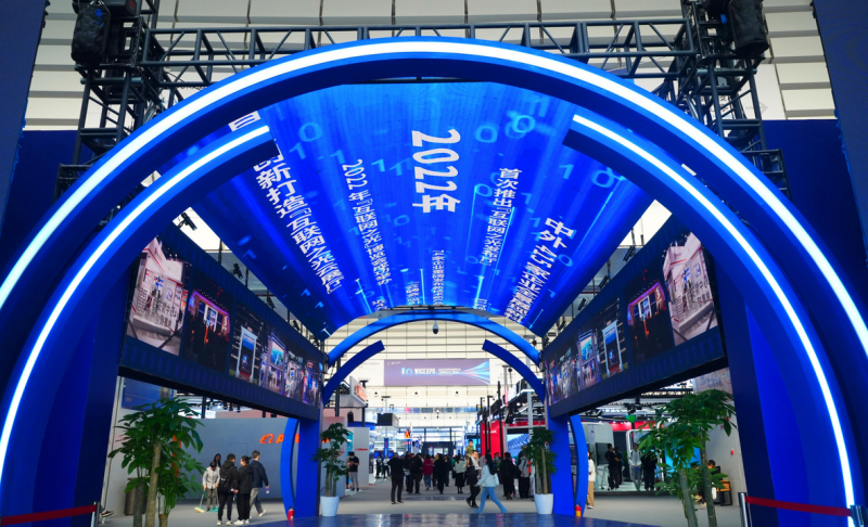 【烏鎮(zhèn)觀潮】加速智慧互聯(lián)，從“枕水烏鎮(zhèn)”駛向“數(shù)字藍(lán)?！? oldsrc=