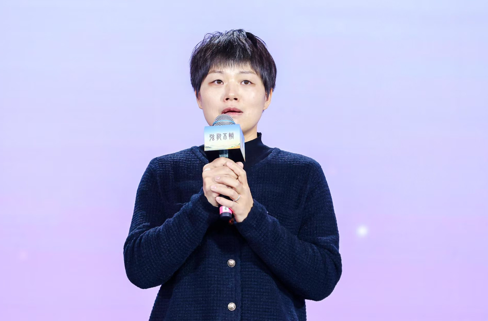 “中國(guó)好人”欒留偉妻子薛巧艷。人民視頻供圖。