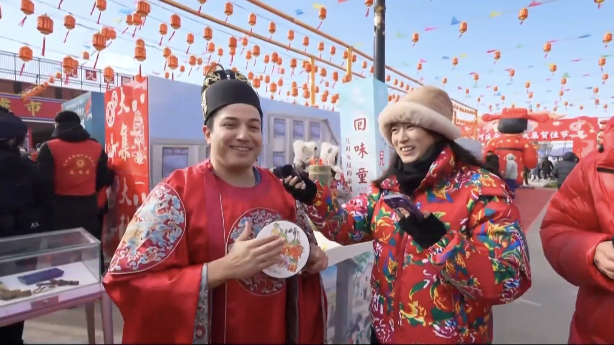 津彩過大年 | 國際青年趕鄉(xiāng)村大集 這個(gè)非遺春節(jié)收獲多多