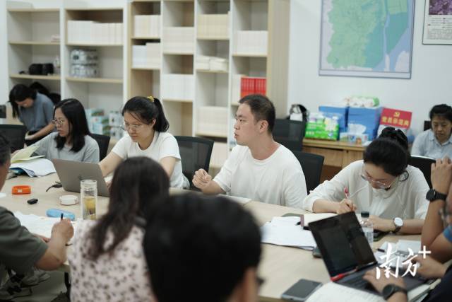 “夜總會”現(xiàn)場。