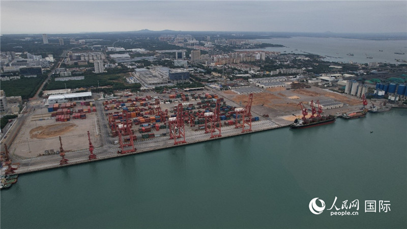 海南省儋州市洋浦國際集裝箱碼頭俯瞰圖。人民網(wǎng)記者孟凡盛攝