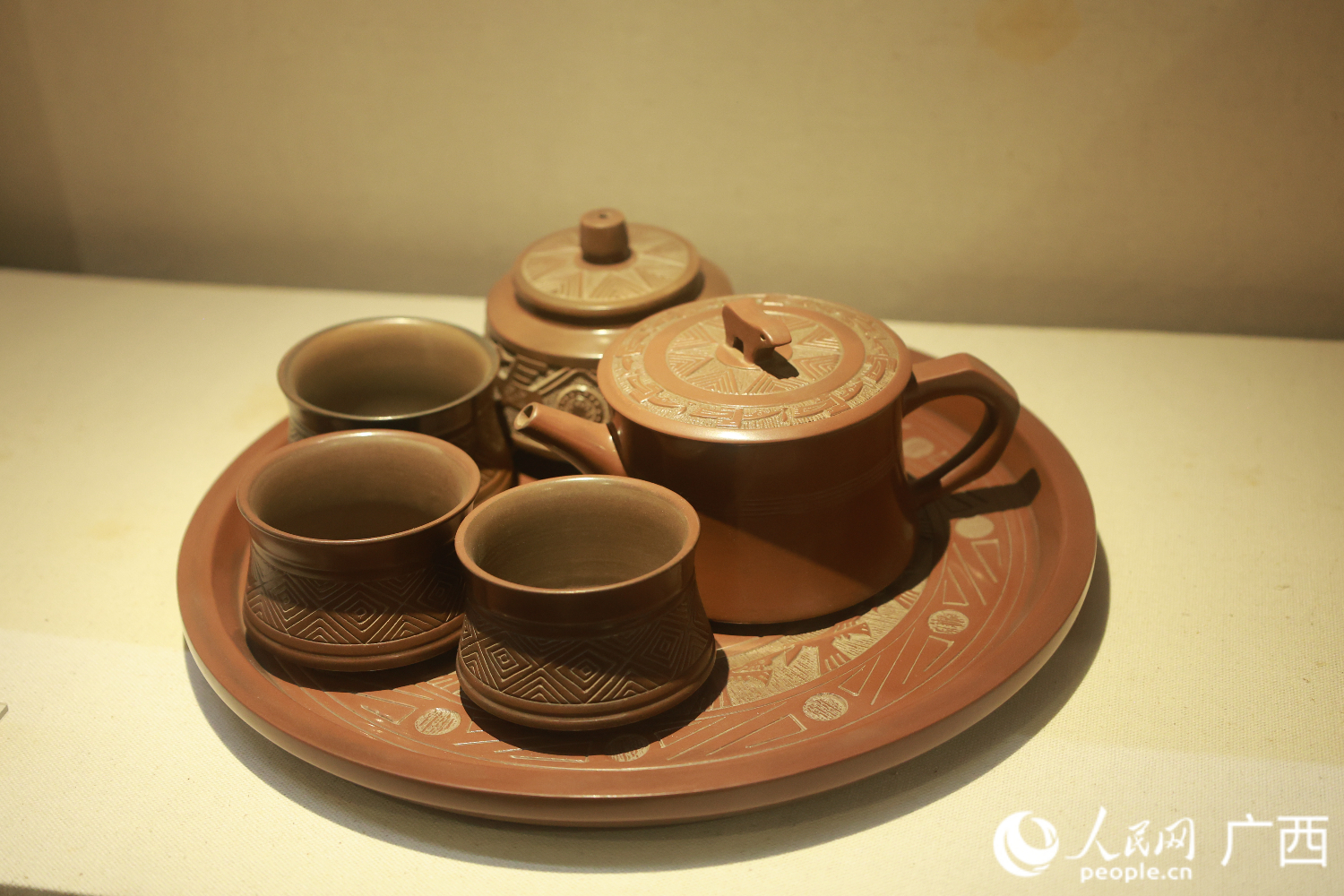 坭興陶作品展示。人民網(wǎng) 韋歡攝