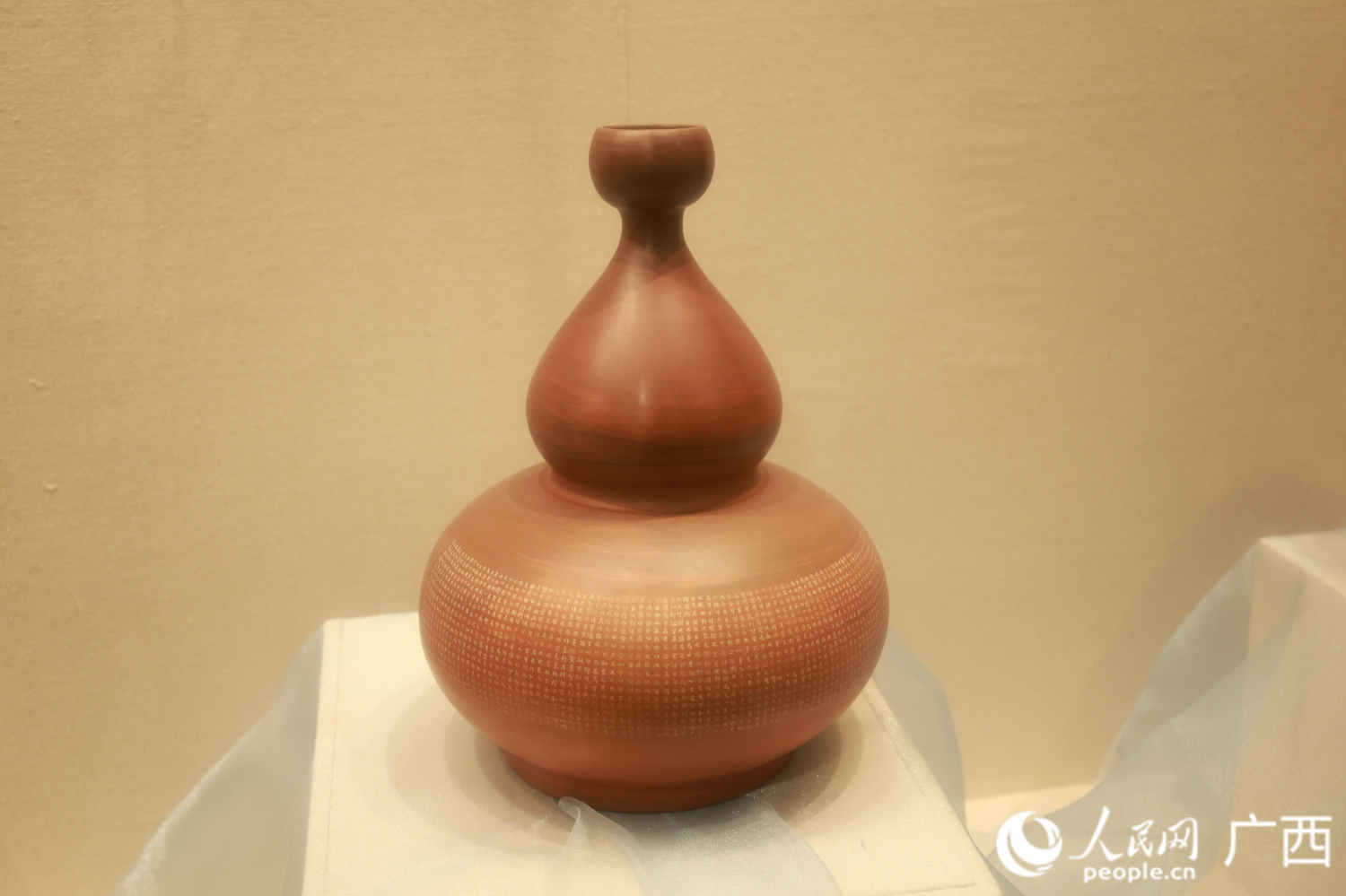 坭興陶作品“一輩子福祿”。人民網(wǎng) 韋歡攝