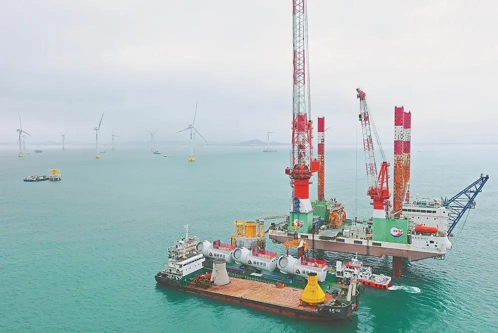 福能集團曾是“一煤獨大”的老國企，近年來積極轉(zhuǎn)型，布局新能源、新材料、醫(yī)療健康等領(lǐng)域。圖為福能集團三川海上風(fēng)電項目。（資料圖片）