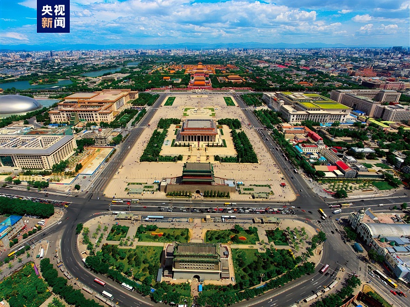 △全長7.8公里的北京中軸線上，分布有鐘鼓樓、景山、故宮等15處遺產(chǎn)構(gòu)成要素。