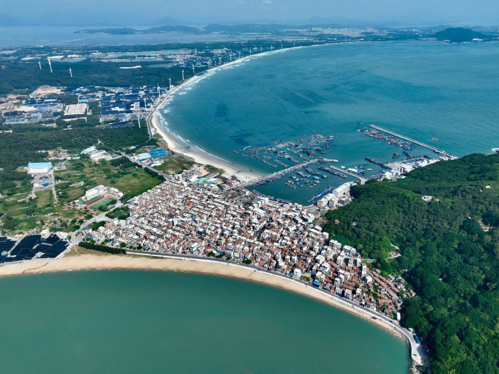 這是2024年10月16日拍攝的福建省漳州市東山縣澳角村（無人機(jī)照片）。新華社記者姜克紅攝