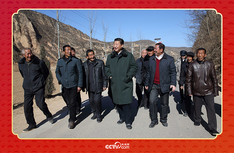 2015年春節(jié)前夕，習(xí)近平總書記回到陜西延安梁家河村看望鄉(xiāng)親。