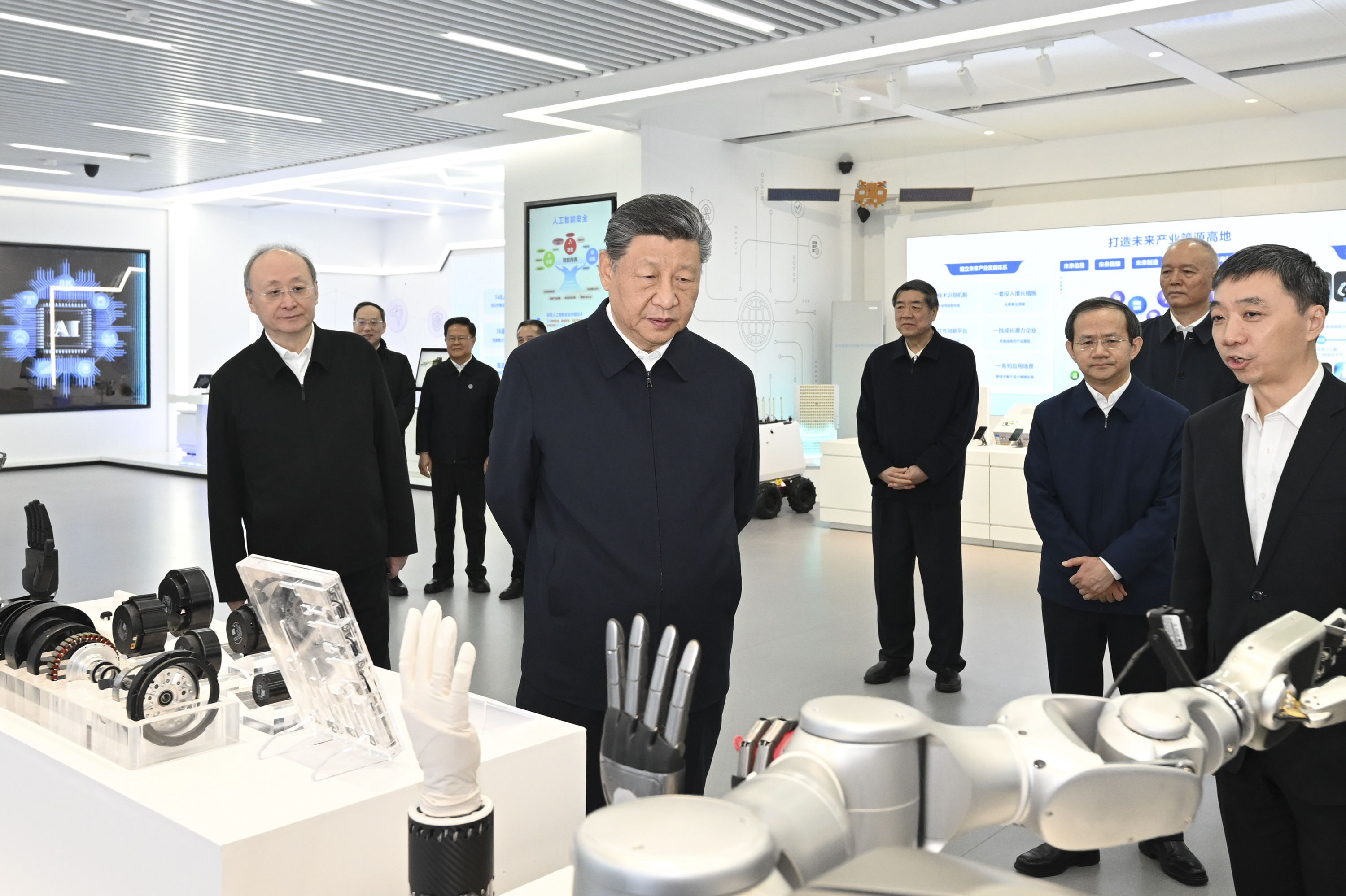 △ 2026年2月9日，習(xí)近平總書記在位于北京亦莊的國家信創(chuàng)園考察。