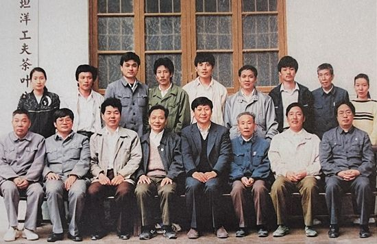 1990年5月，剛調(diào)任福州市委書記的習(xí)近平到寧德交接工作時，調(diào)研福安市社口鄉(xiāng)坦洋工夫茶葉公司。