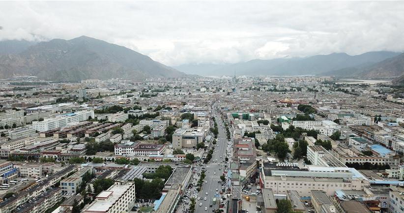 8月10日無人機拍攝的拉薩城市一景。新華社記者 王益亮 攝.jpg