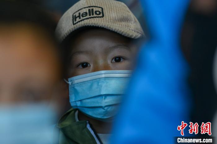 醫(yī)生介紹，孩子們治療后再遵醫(yī)囑服用一段時(shí)間藥物后，便可康復(fù)?！〗w波 攝