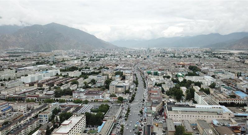8月10日無人機拍攝的拉薩城市一景。新華社記者 王益亮 攝.jpg