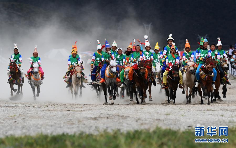 (體育)(1)西藏當(dāng)雄:云端賽馬