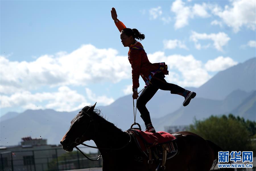 (體育)(2)民族體育——拉薩舉行民族傳統(tǒng)馬術(shù)表演