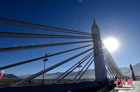 8圖 2013年11月27日納金大橋通車儀式。圖片來源：中新社。.jpg