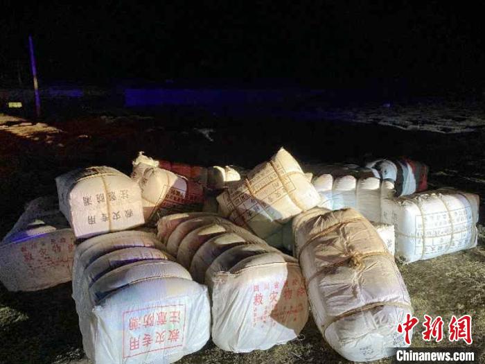 四川石渠地震:電網(wǎng)運(yùn)行正常第一批救援物資運(yùn)抵震區(qū)